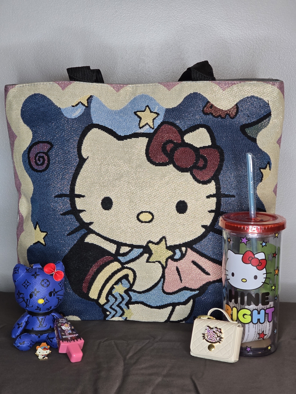 Hello Kitty 6 Piece Tote Bag Bundle